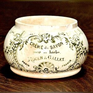 Roger & Gallet CRÈME de SAVON Detailed Transfer Barbershop Advertisement…